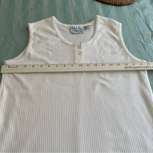 Palm Harbor White ribbed top Petite Medium - Picture 3 of 6